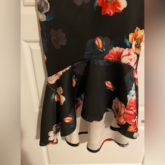 Another Story beautiful floral fitted dress size medium - Picture 3 of 7